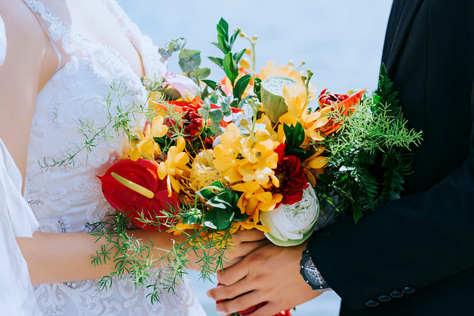 Couple celebrate their micro wedding during covid